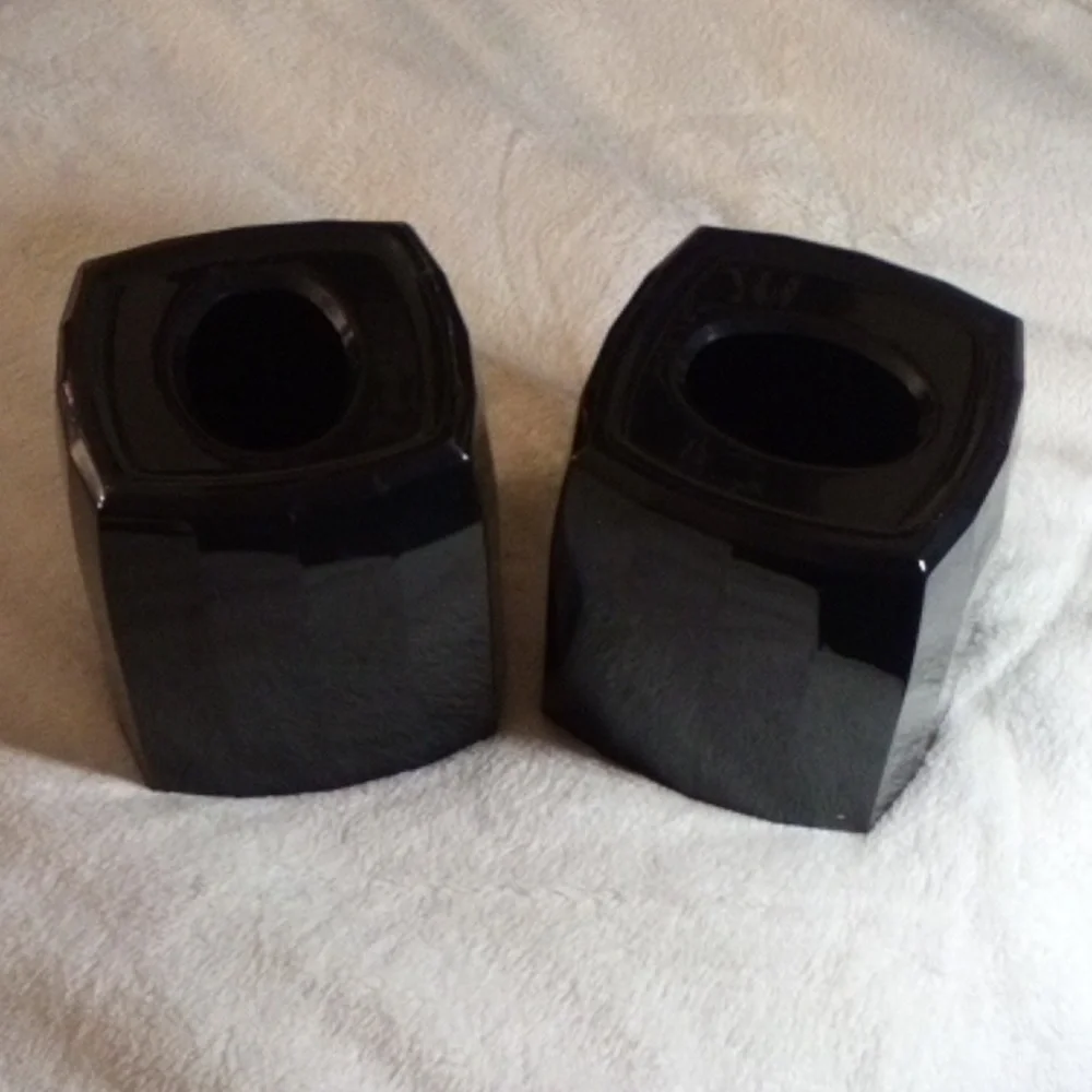 2 MATCHING TISSUE HOLDERS IN BLACK EUC